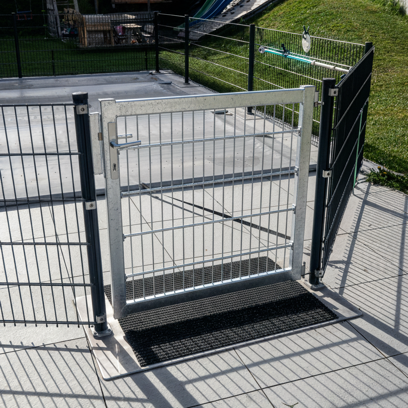 Poolzaun Tor mit Bodenplatte