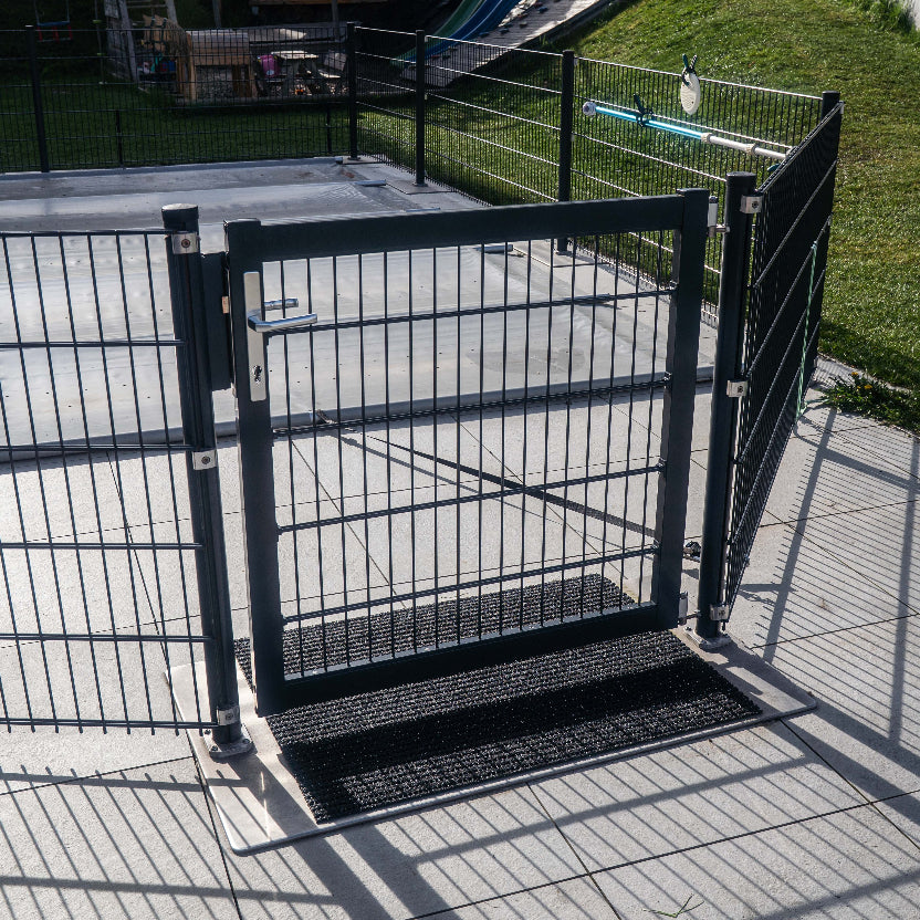 Poolzaun Tor mit Bodenplatte